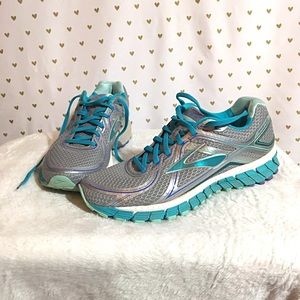 Brooks Adrenaline GTS 16 Size 9.5 Silver/Teal EUC